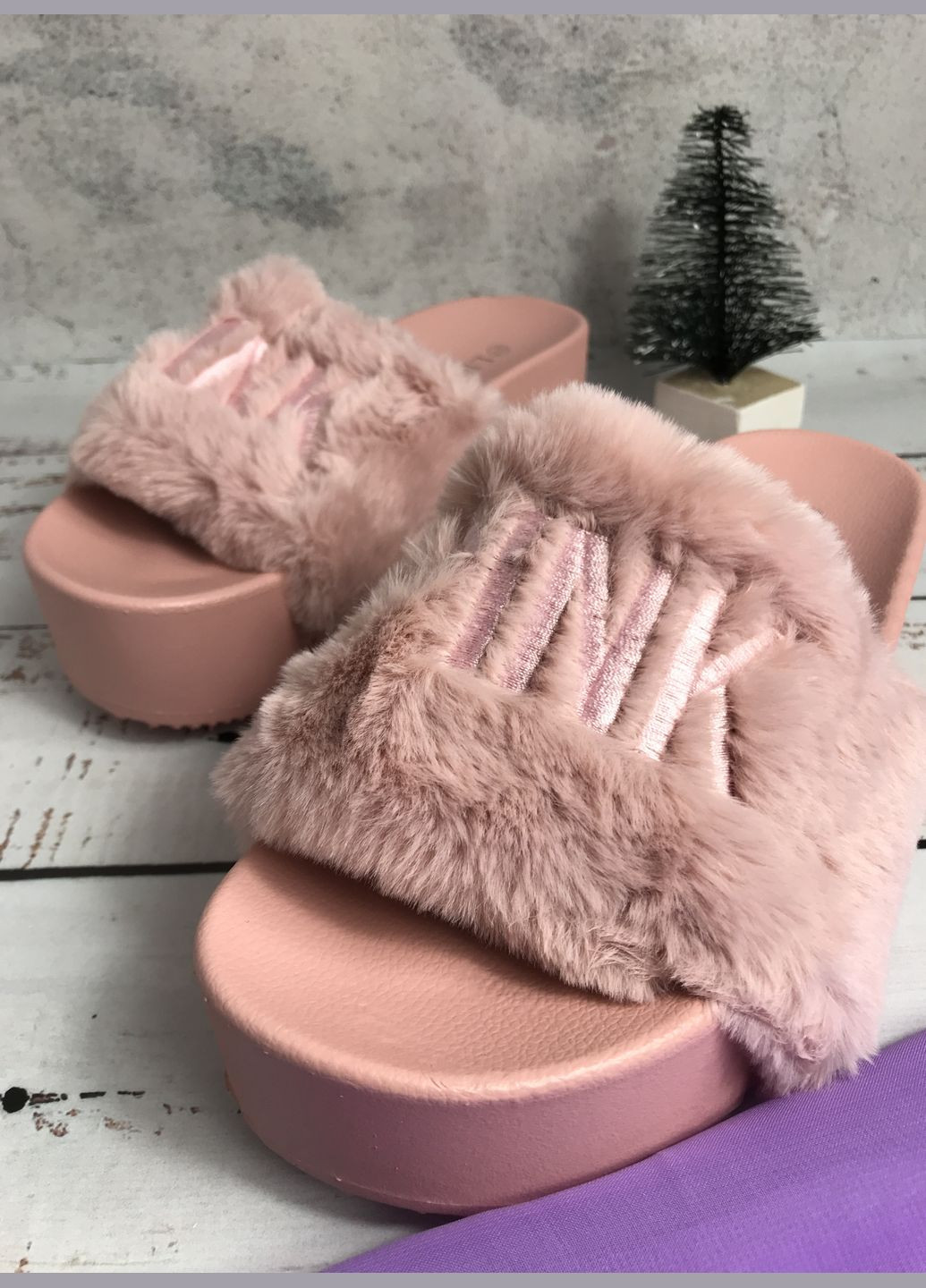 Розовые тапочки женские розовый (146) Lion с вышивкой, с логотипом