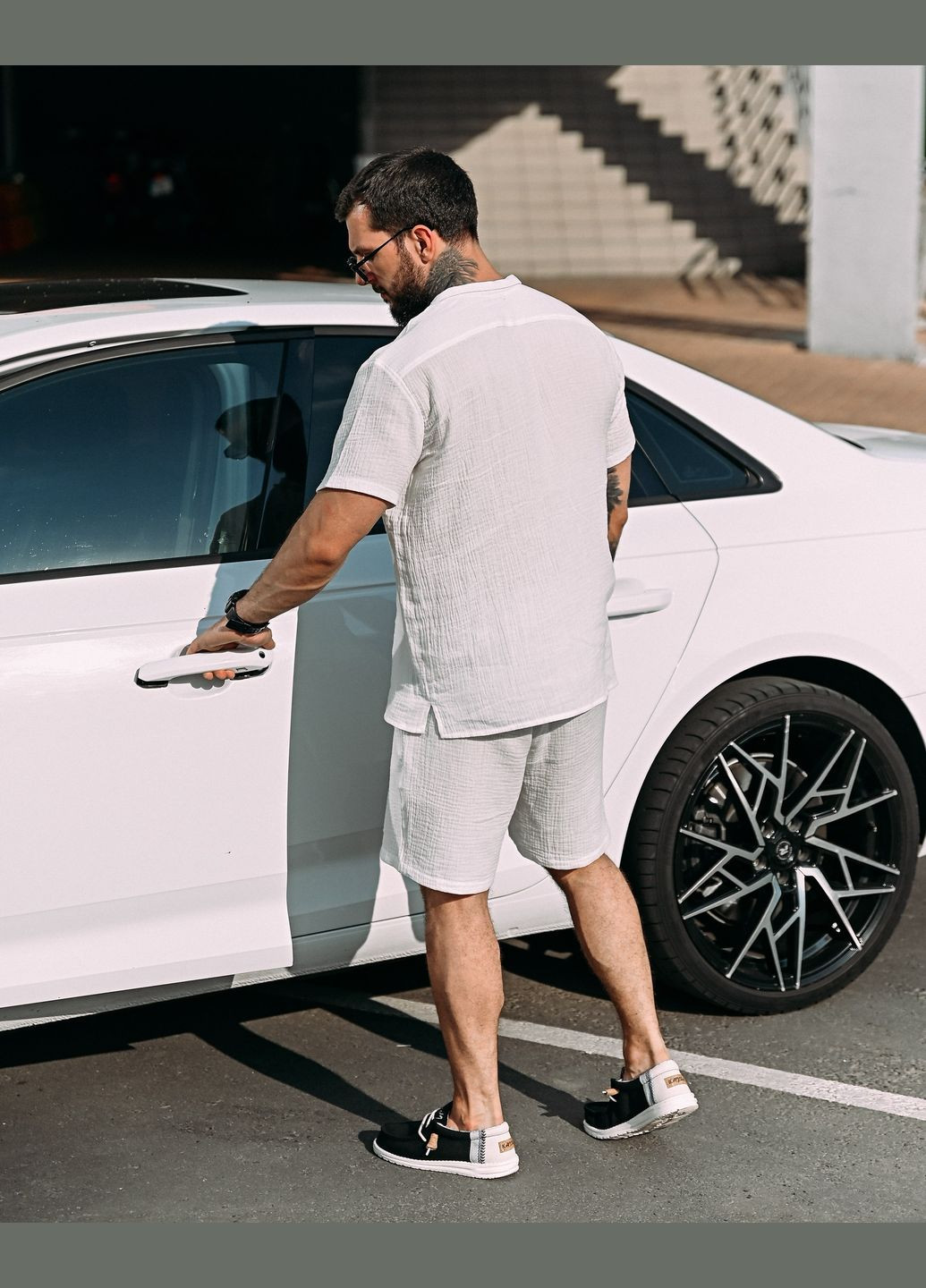 Белый летний стильный мужской костюм рубашка+шорты черный Freedom