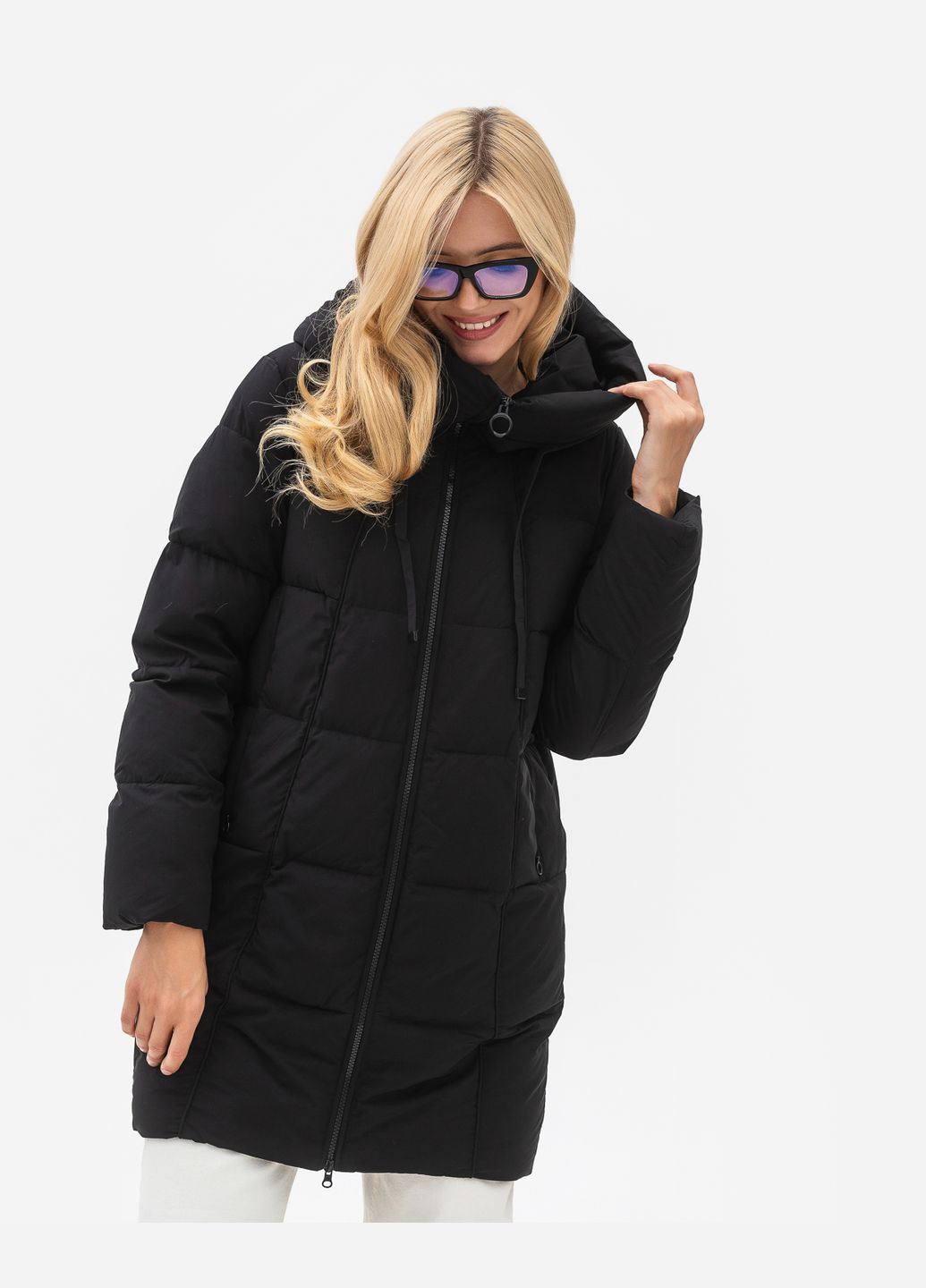 Черная зимняя куртка с капюшоном модель Towmy 3354