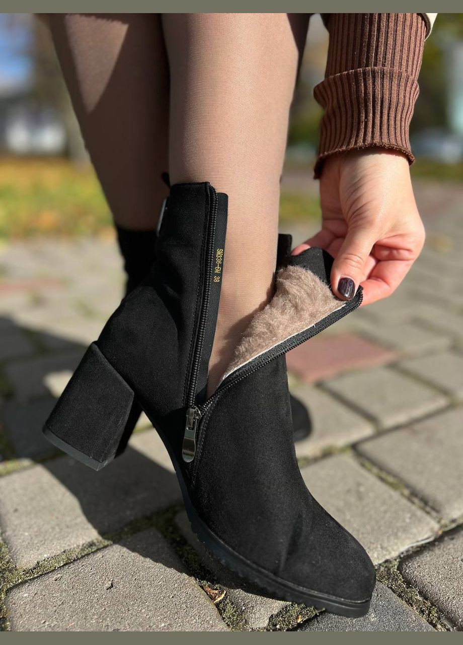 Зимние женские ботинки на каблуке утепленные (1819) No Brand из искусственной замши