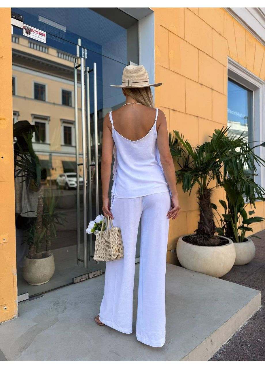 Красивий костюм двійка з рюшами із приємної до тіла тканини білого кольору. No Brand 059-3 (352710166)