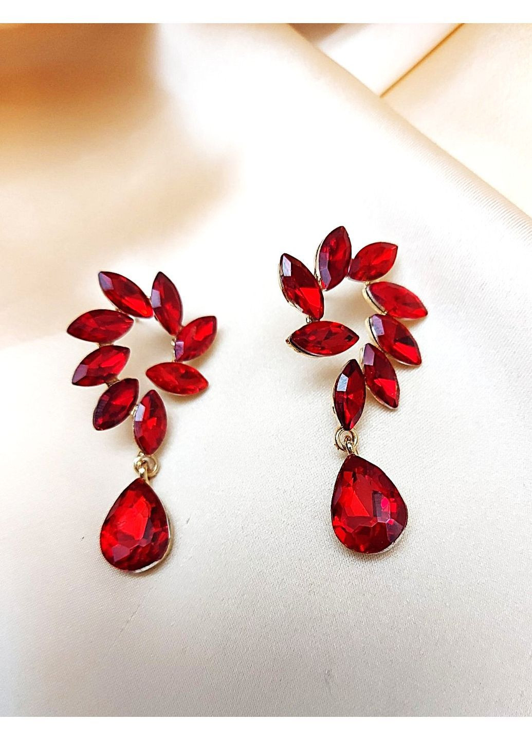 Сережки біжутерія у червоних камінцях No Brand (366668021)