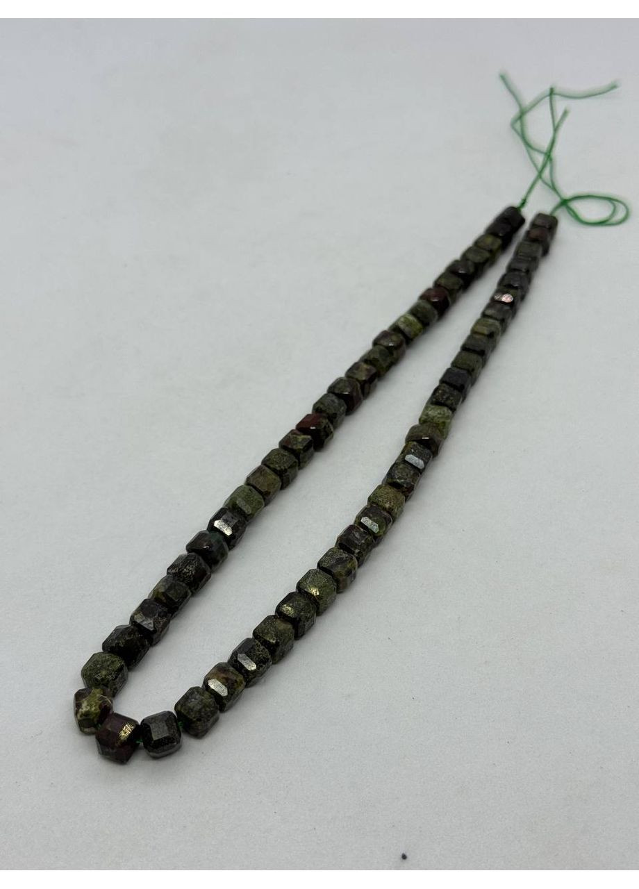 Яшма Кров дракона 8*8 мм 40 см Зелений No Brand (372468003)