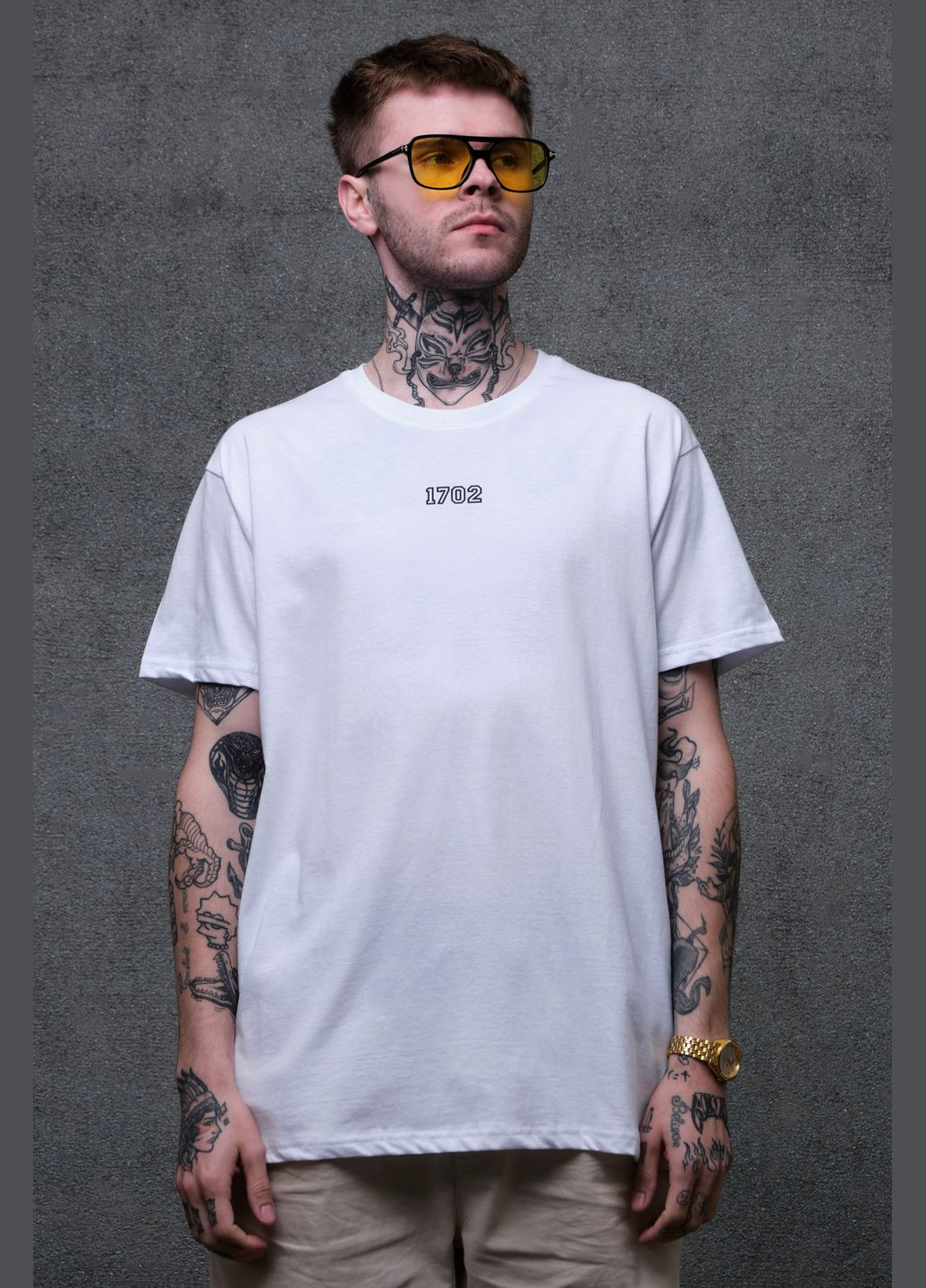 Біла чоловіча оверсайз футболка з принтом hayes з довгим рукавом Without