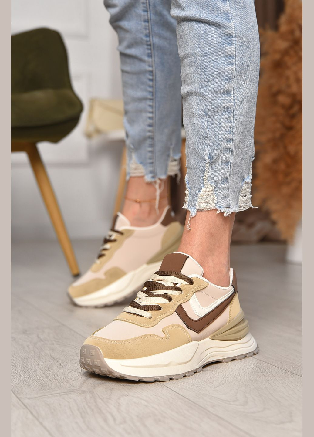 Кросівки жіночі бежевого кольору на шнурівці Let's Shop бежеві демісезони (347234594)