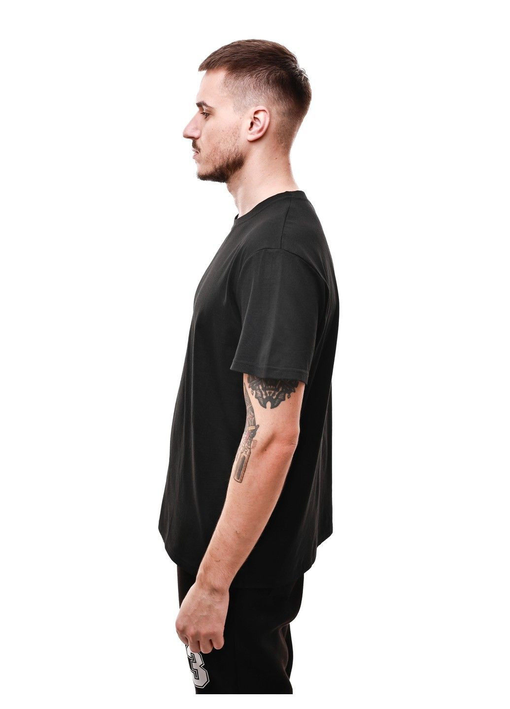 Чорна футболка чоловіча Dioni