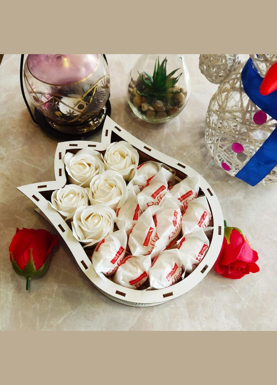 Подарочный бокс с конфетами Raffaello и розами для девушки на день рождения день влюбленных 8 марта (ar37) No Brand (315888804)