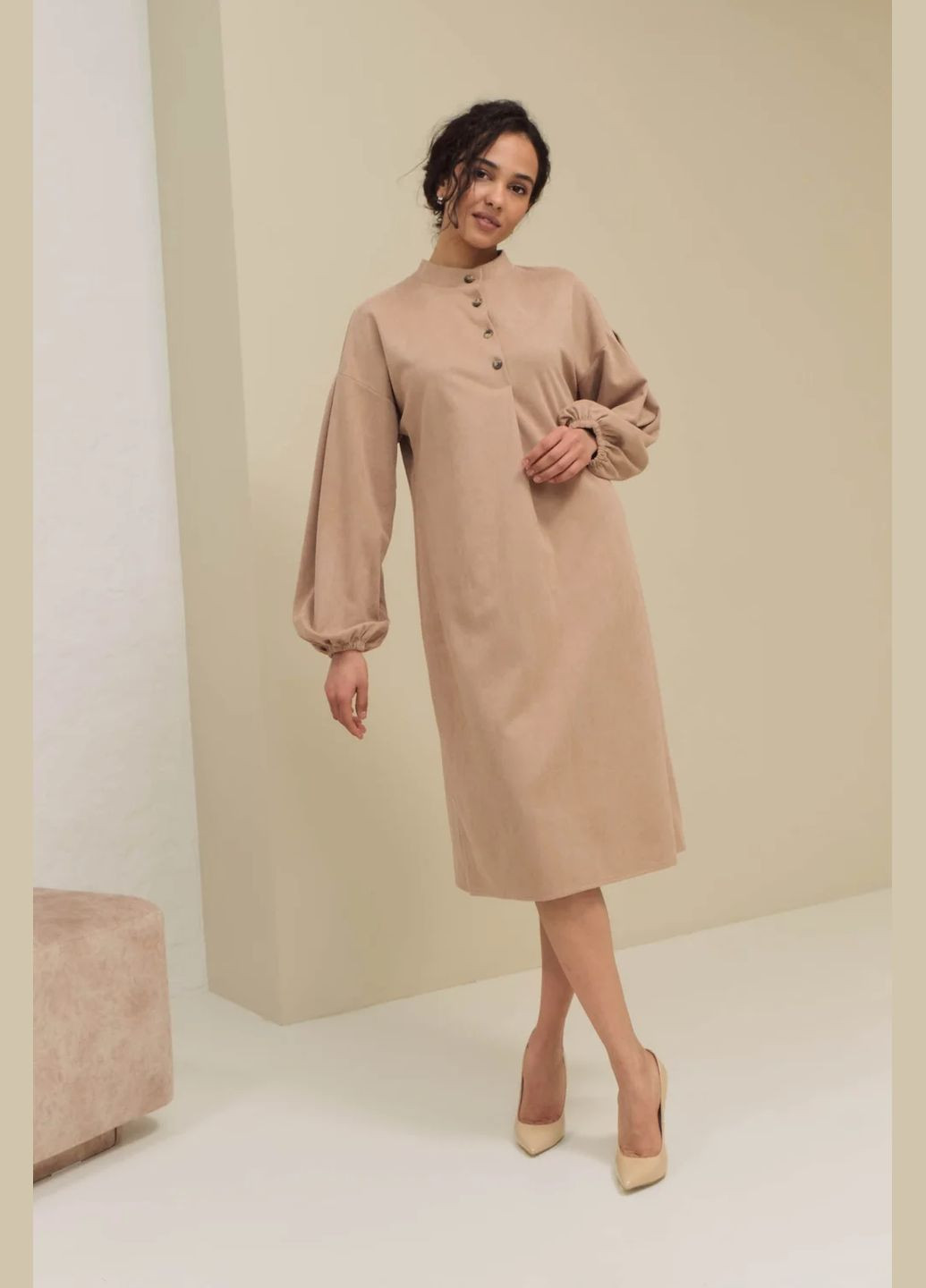 Бежевое деловое, повседневный, кэжуал платье Seventeen