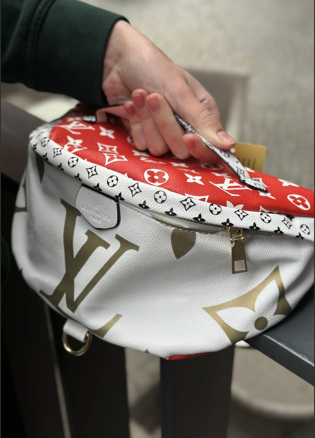 Женская сумка LV бананка через плечо белая красная крышка No Brand (295638751)