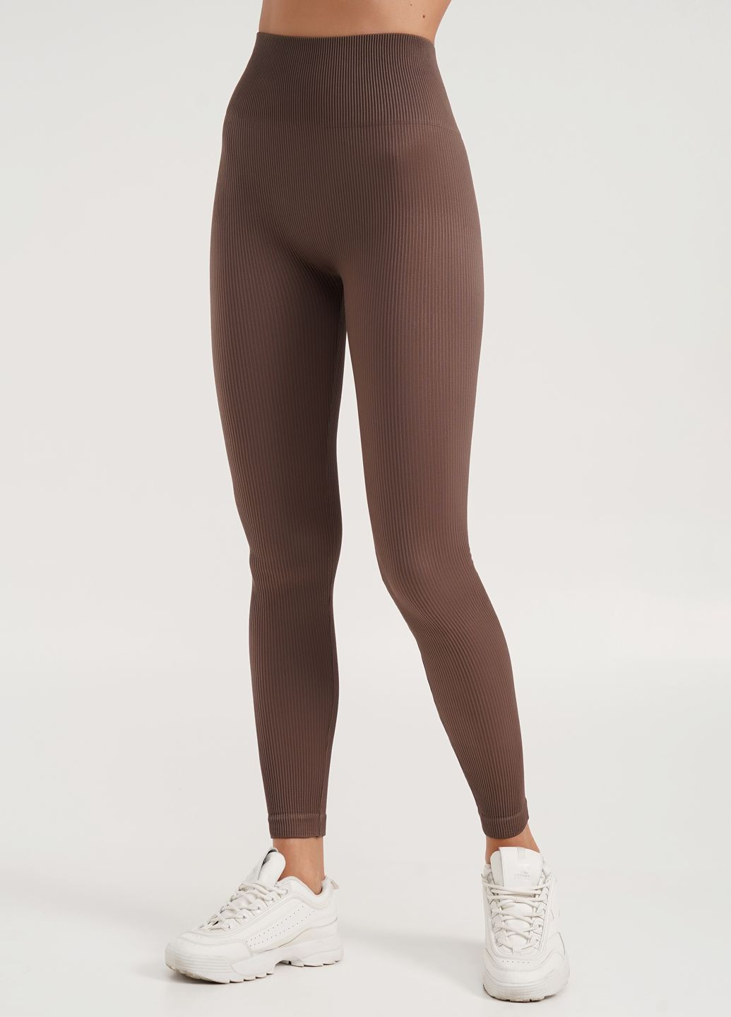 Коричневые демисезонные леггинсы в рубчик с моделирующим швом сзади leggings rib (deep taupe-s/m) коричневый Giulia