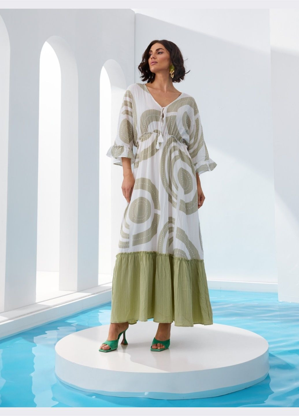 Зелена кежуал довга сукня білого кольору із зеленим принтом оверсайз Dressa з абстрактним візерунком