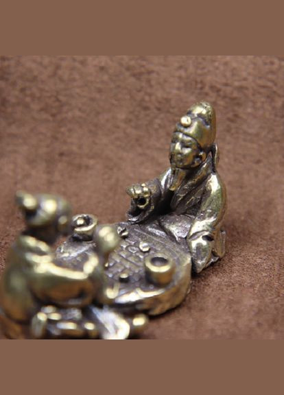 Настольная винтажная латунная миниатюрная фигурка старцев играющих в шахматы украшения фэншуй No Brand (292260625)