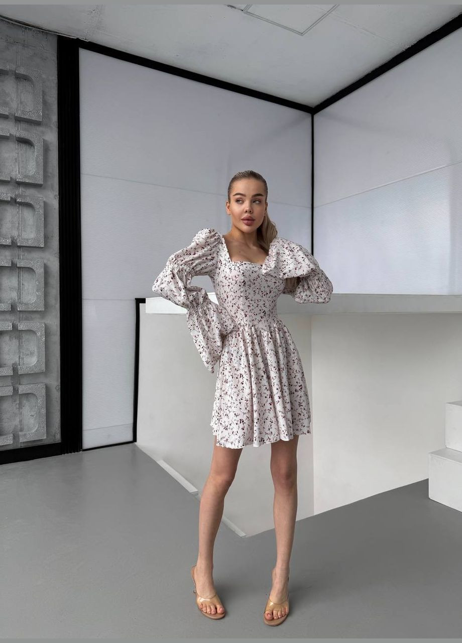 Молочное кэжуал мини платье в цветочный принт с пышной юбкой Adelante с цветочным принтом