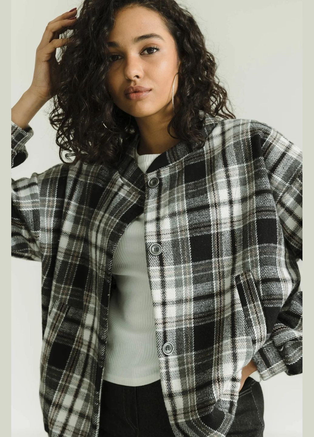 Чорна демісезонна бомбер Seventeen