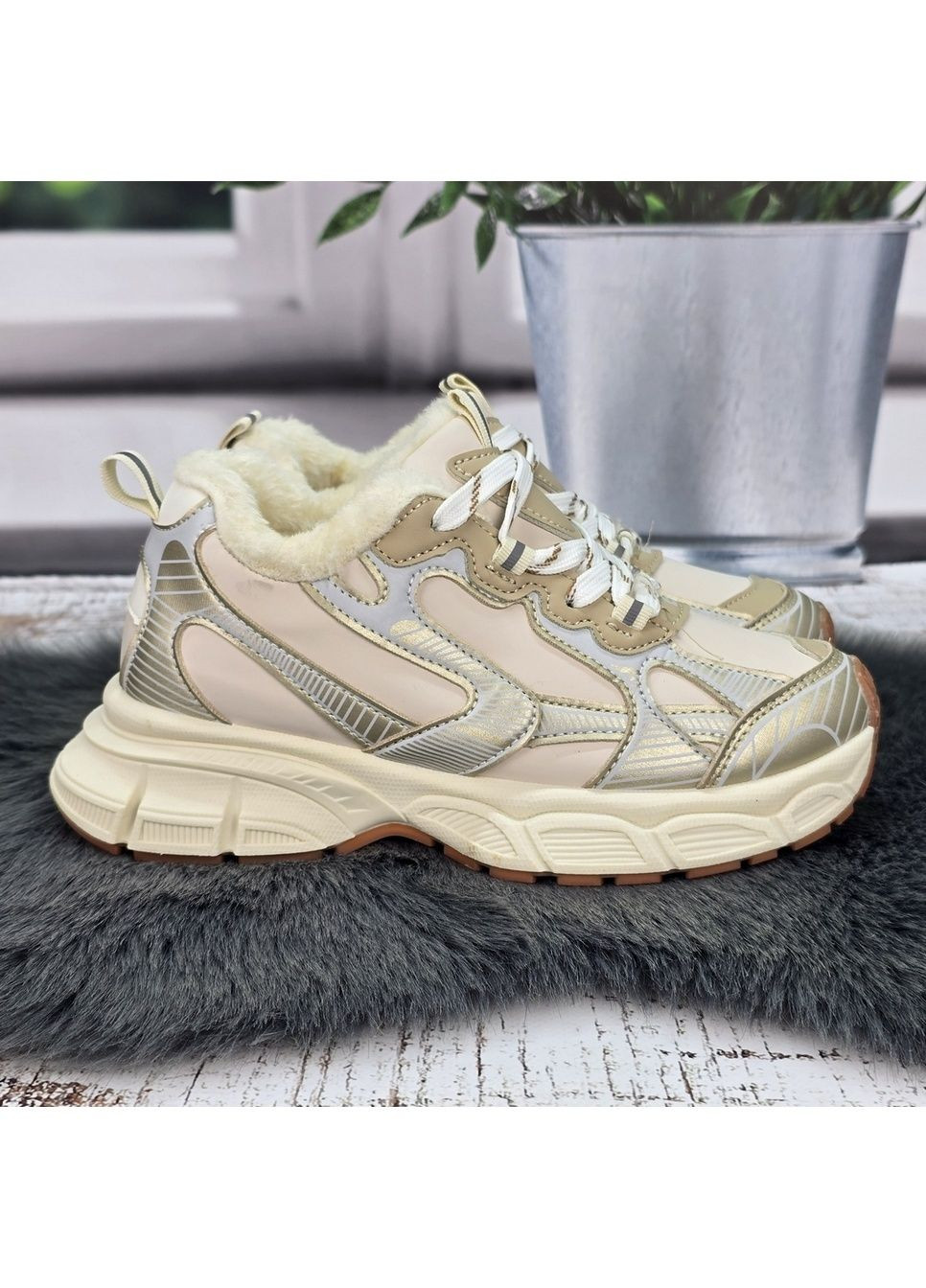 Зимние ботинки женские зимние violeta бежевые с искусственным мехом на платформе Fashion из искусственной кожи