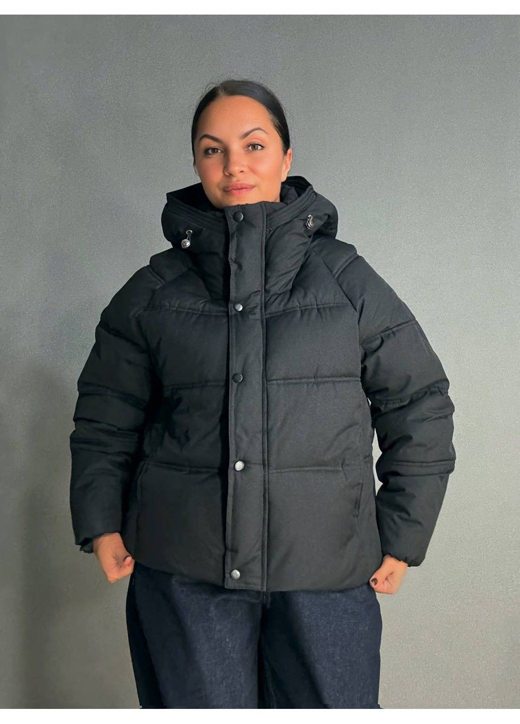 Чорна демісезонна куртка жіноча 8589 середня довжина з капюшоном чорна HAIZIYUAN