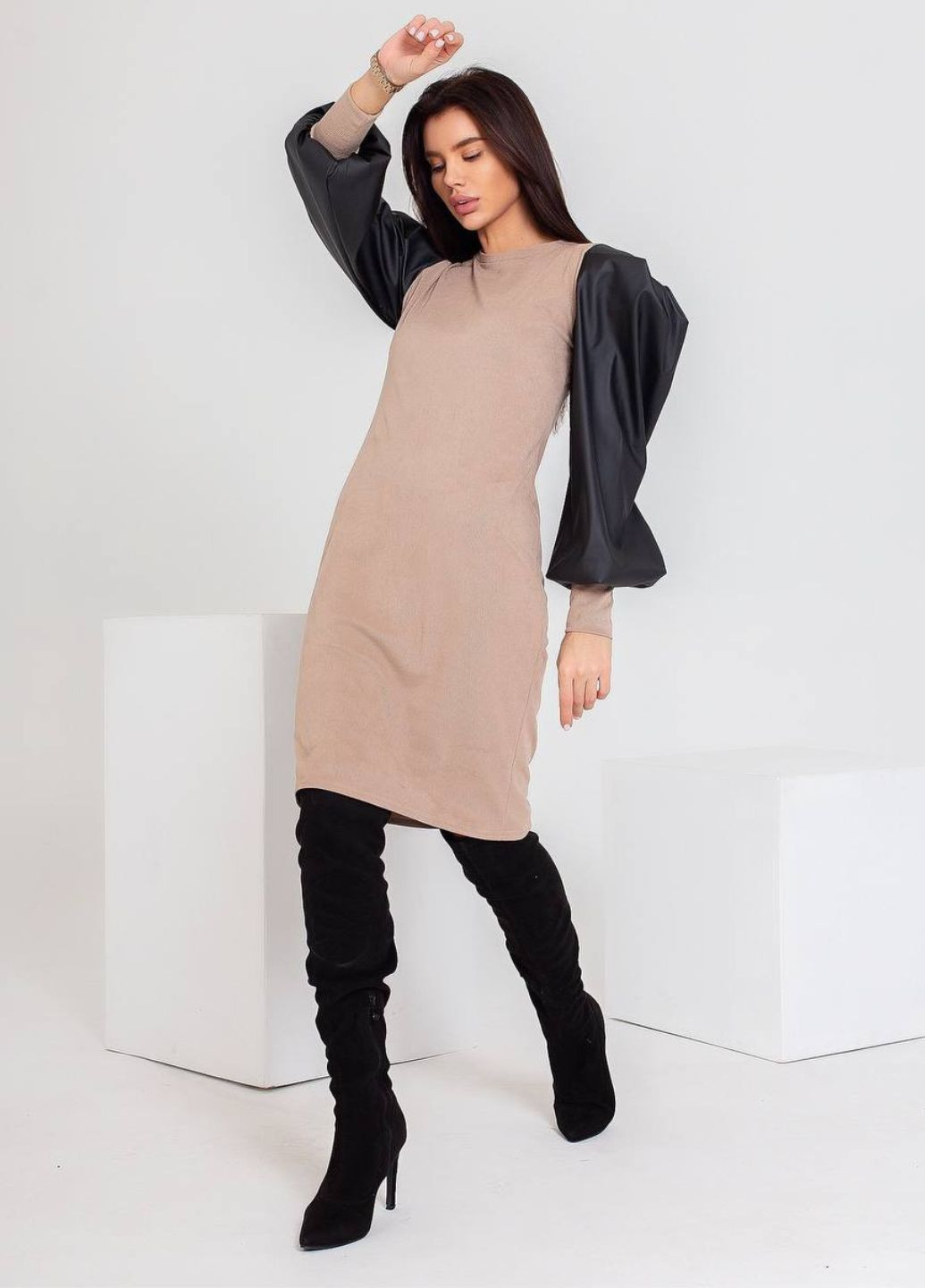 Бежевое повседневный платье в рубчик с пышными рукавами футляр Tik-Tak