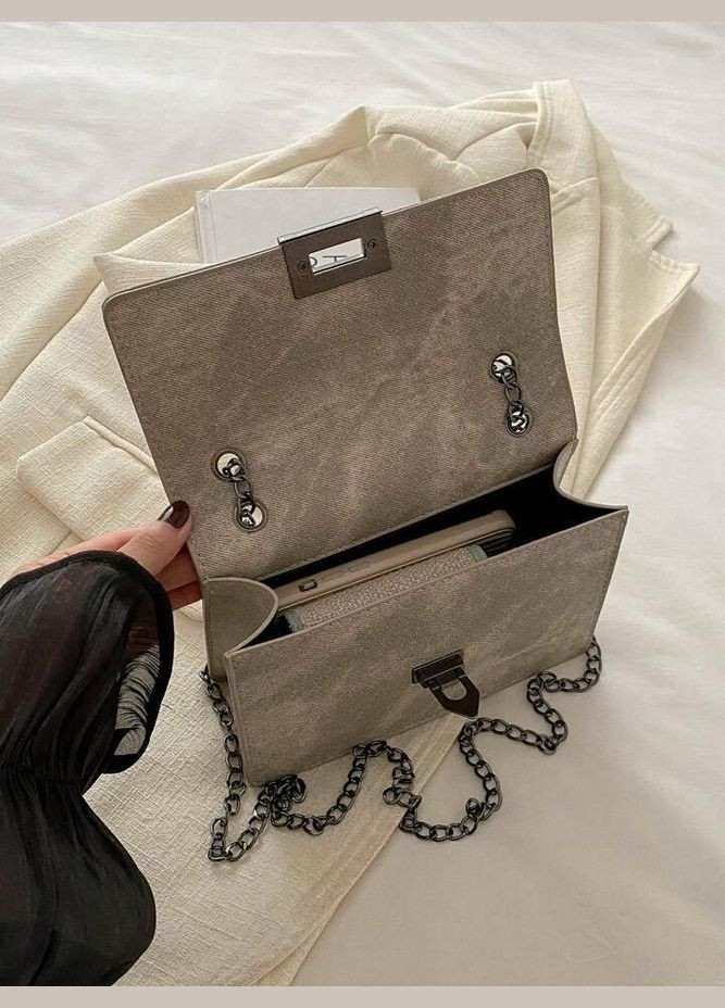 Жіноча класична сумка 10368 на ланцюжку бежева No Brand (306709457)