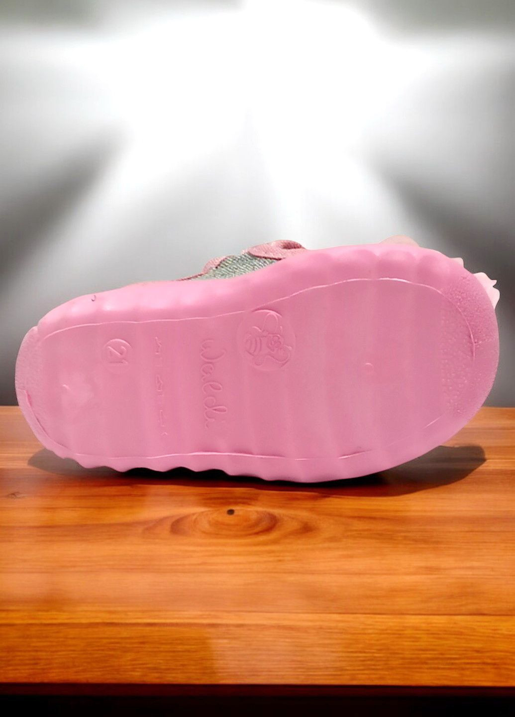 Серебряные ортопедические тапочки на липучке для девочки Waldi с бантом, с цветами