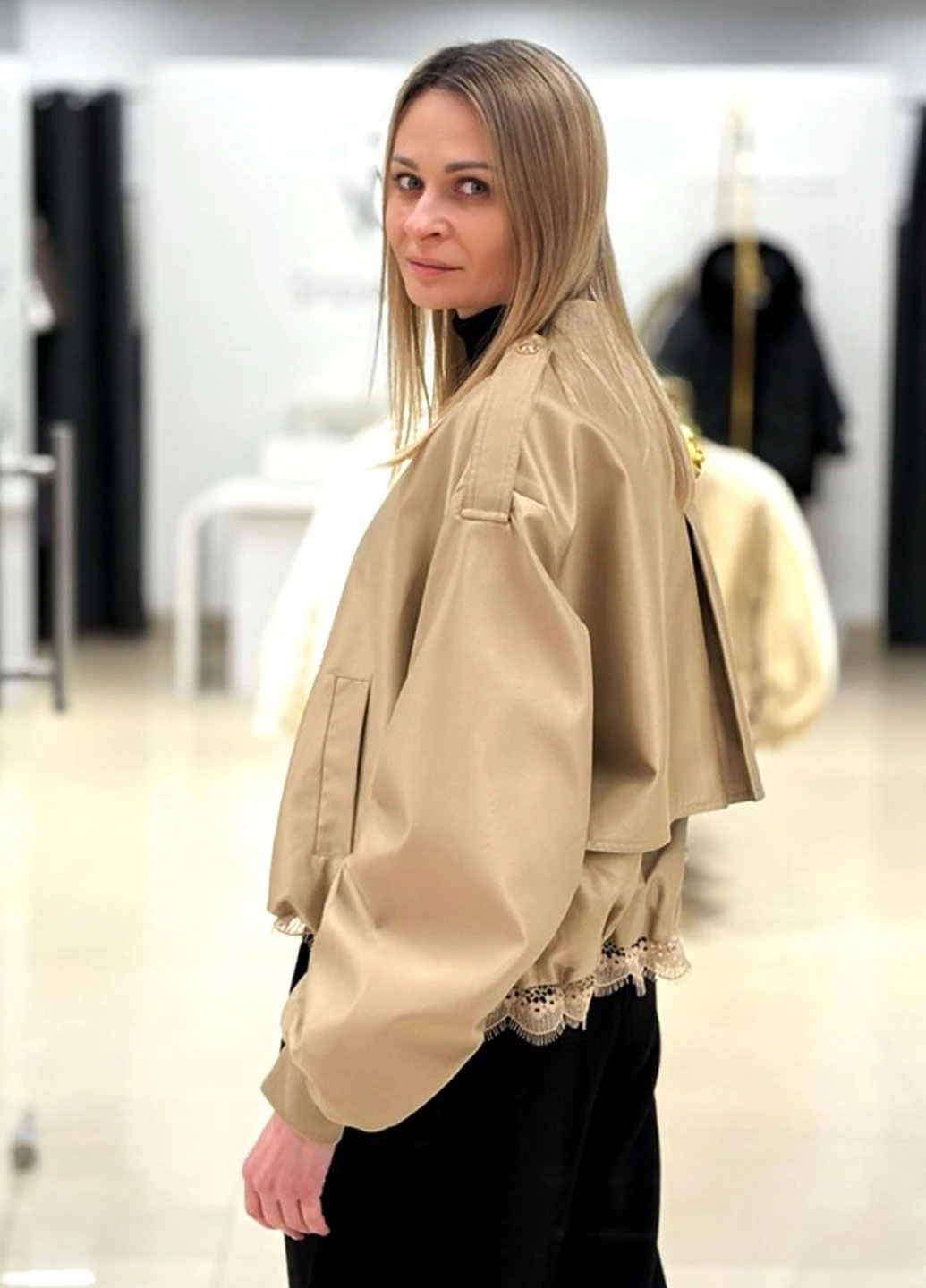 Бежевая демисезонная женский тренч 9909 beige CHANEVIA
