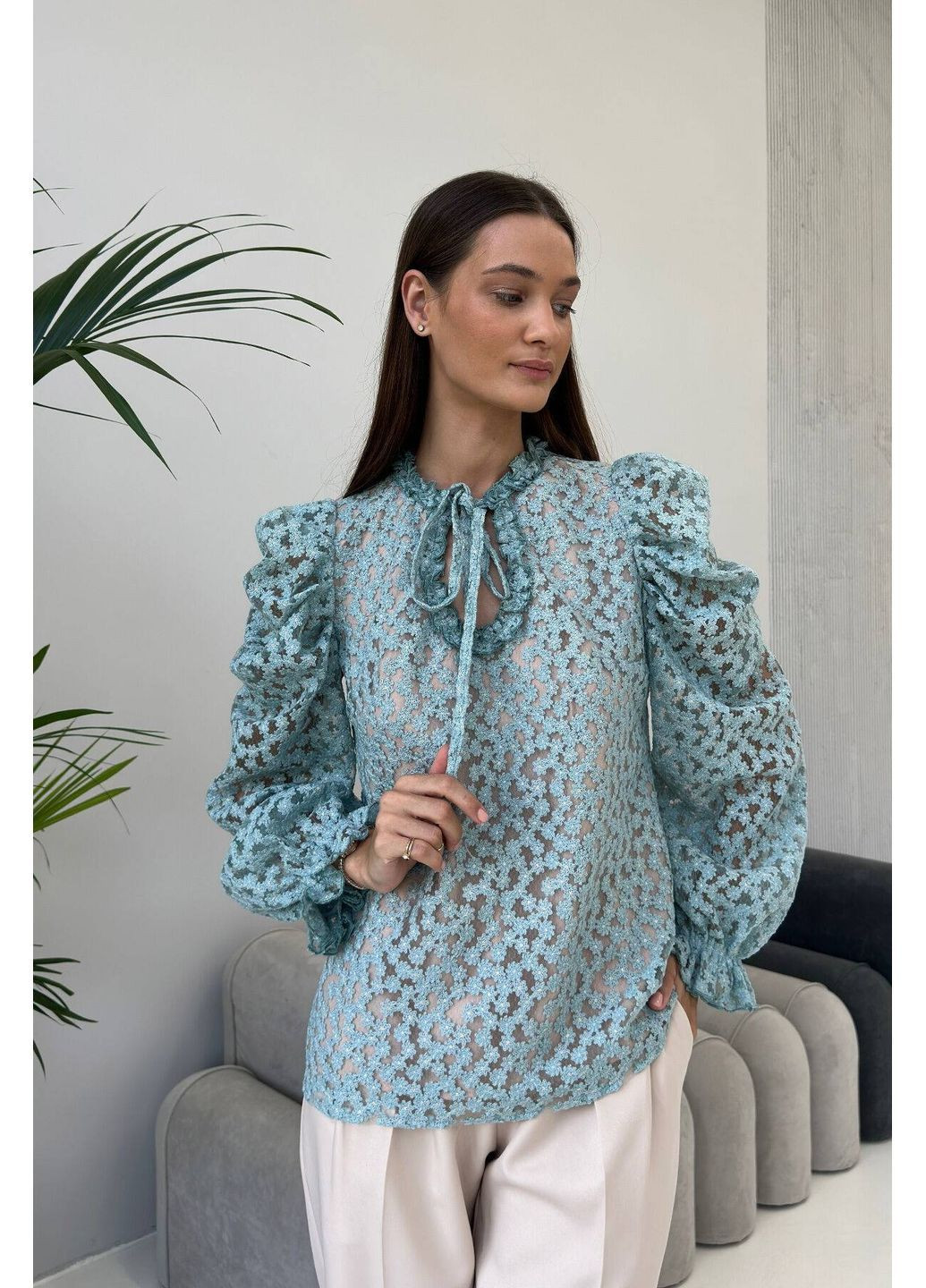 Голубая блуза с креповой фактурой, цвет голубой Nenka