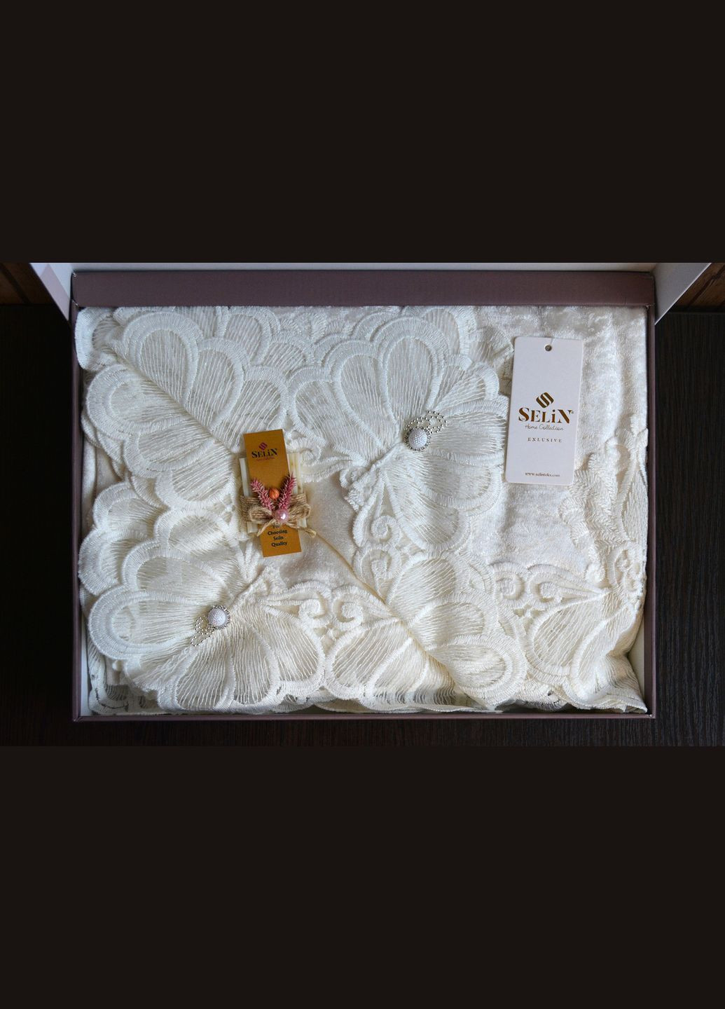 Велюрова скатертина Nehir 160х350 Selin (338425218)