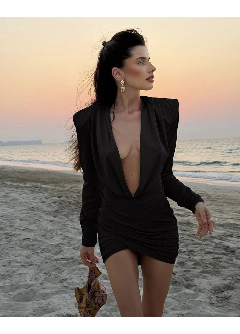 Чорна святковий, відвертий, коктейльна жіноча сукня з акцентом у зоні декольте силуетна Avanti однотонна