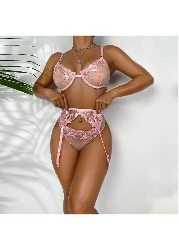 Розовый демисезонный кружевной комплект с поясом. кружевный комплект из французского нежного кружева с розовым поясом. No Brand