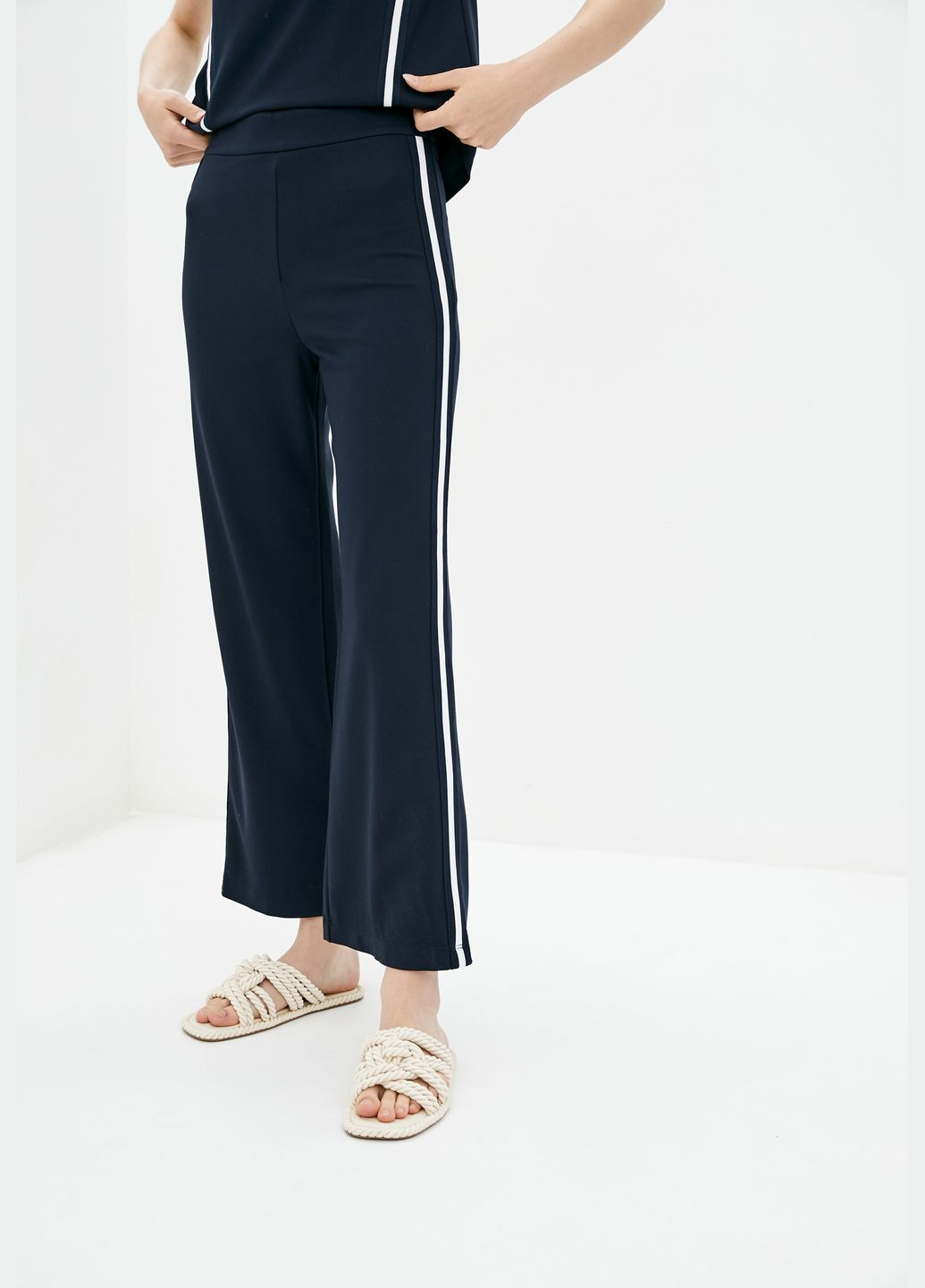 Жіночий трикотажний костюм з штанами, темно-синього кольору, з лампасами. ORA (282737197)