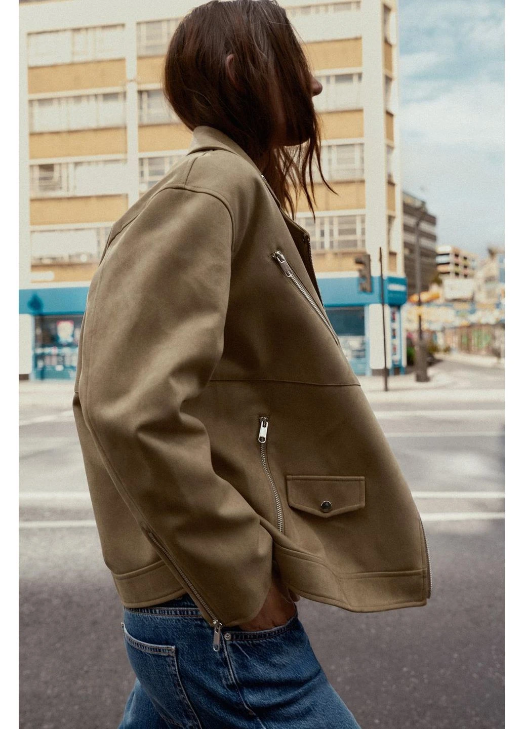 Пісочна демісезонна байкерська куртка під замш Zara