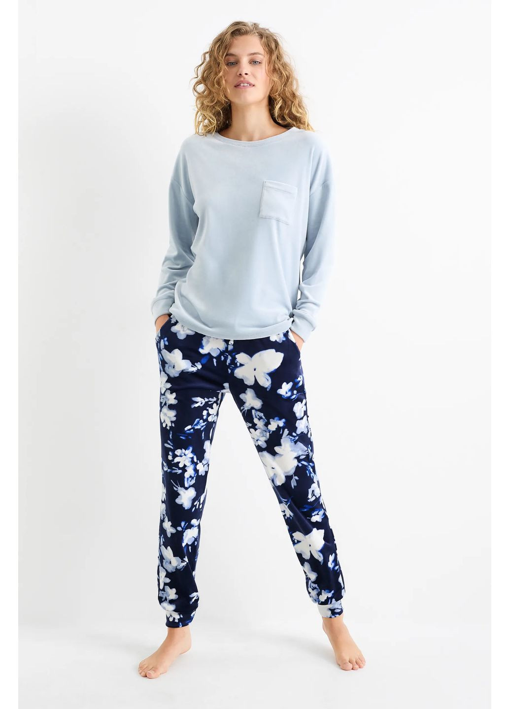 Комбинированная всесезон велюровая пижама (свитшот, штаны) C&A