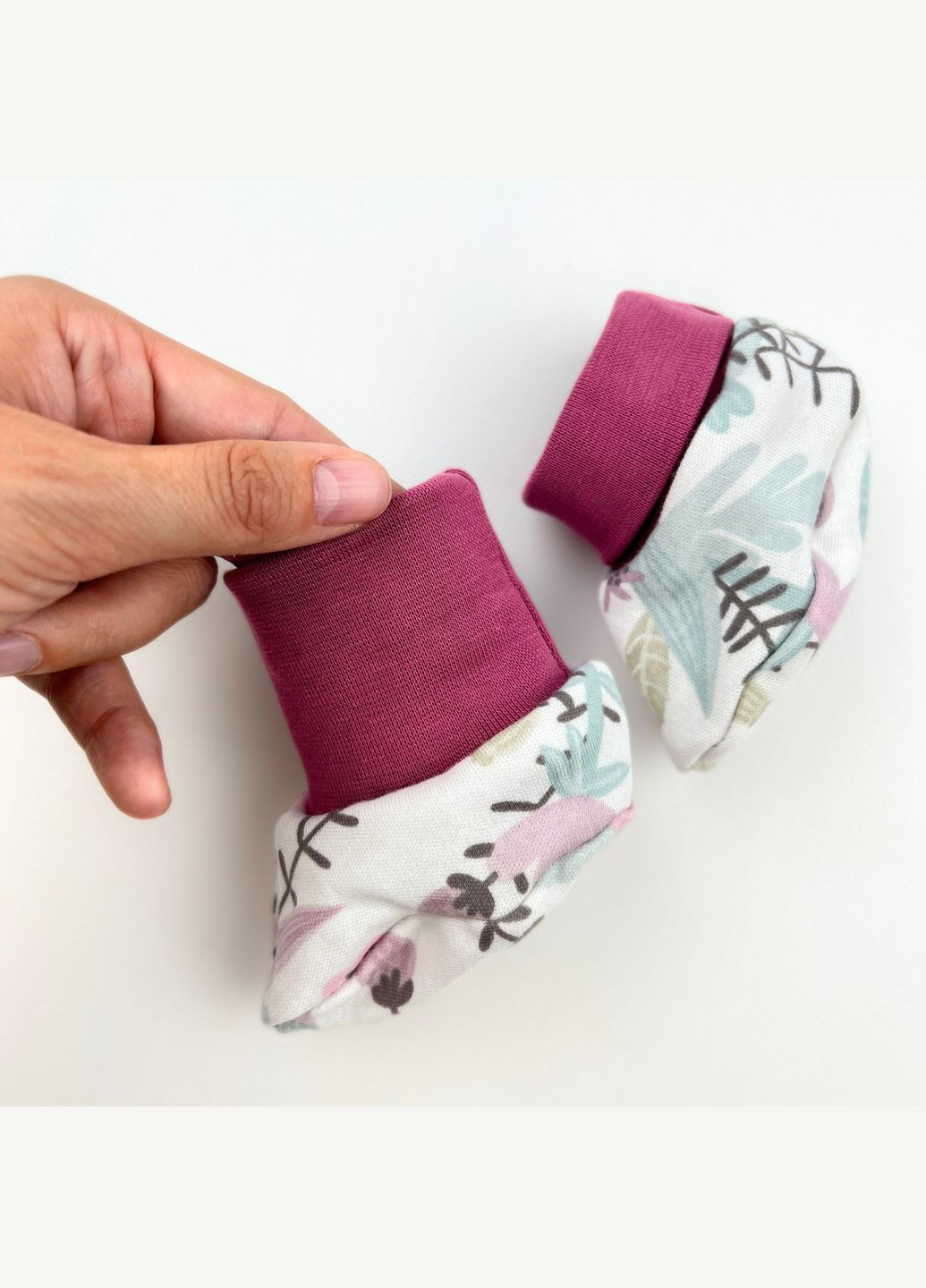 Трикотажні носочки для немовлят з ботанічним принтом Magenta Tunes (316093572)