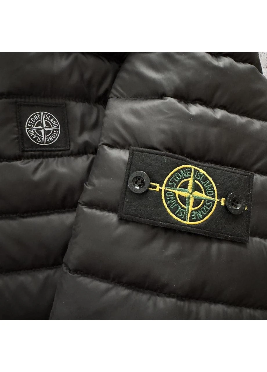 Чорна демісезонна куртка Stone Island