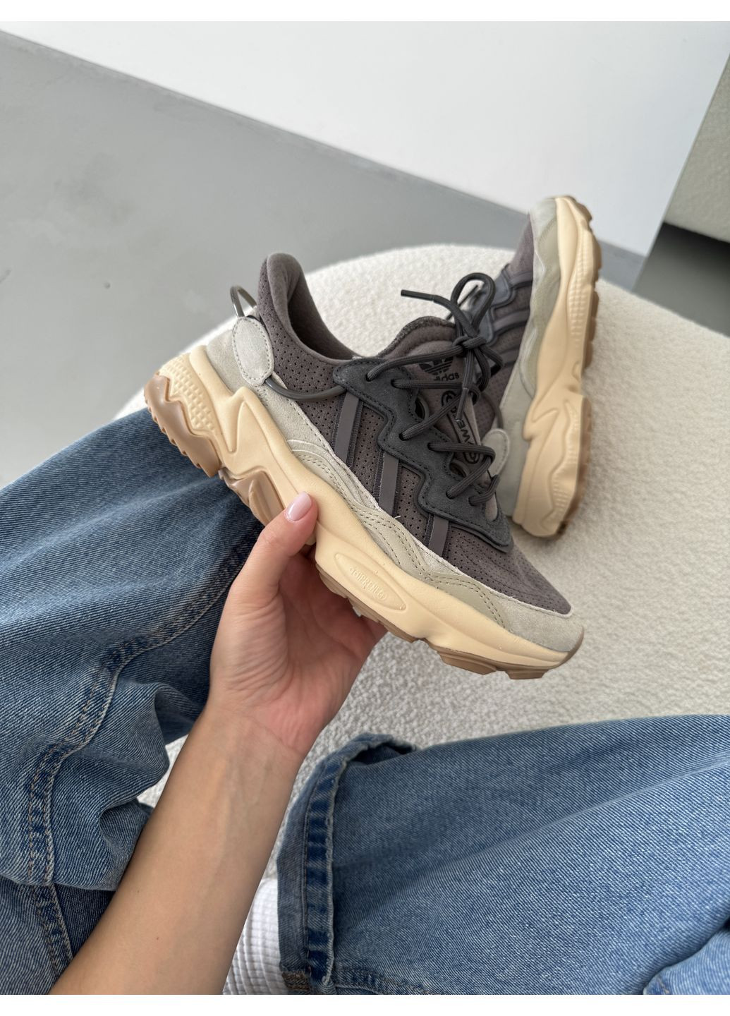 Серые демисезонные кроссовки мужские adidas ozweego grey / beige адидас озвиго No Brand