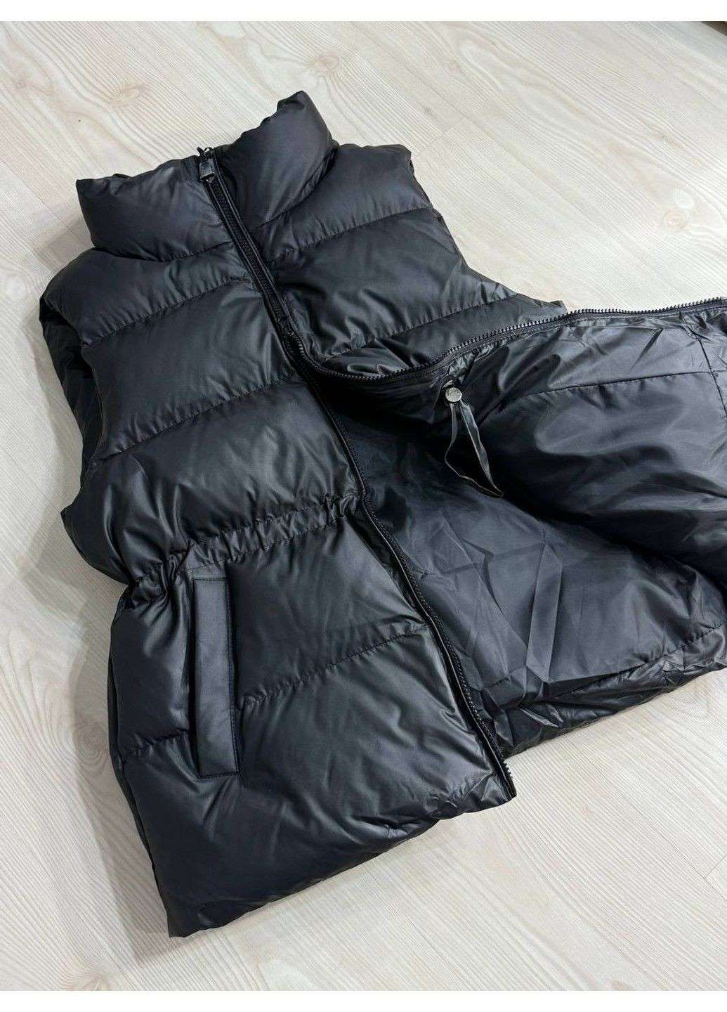 Жилетка жіноча 10006 довга з затяжкою на талії чорна Lady yep (362641044)