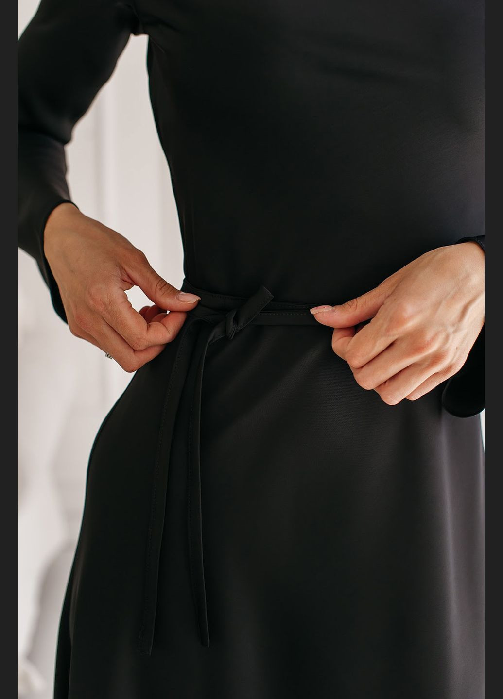 Черное платье из двойного шелка с поясом maureen Lana Bryk однотонное