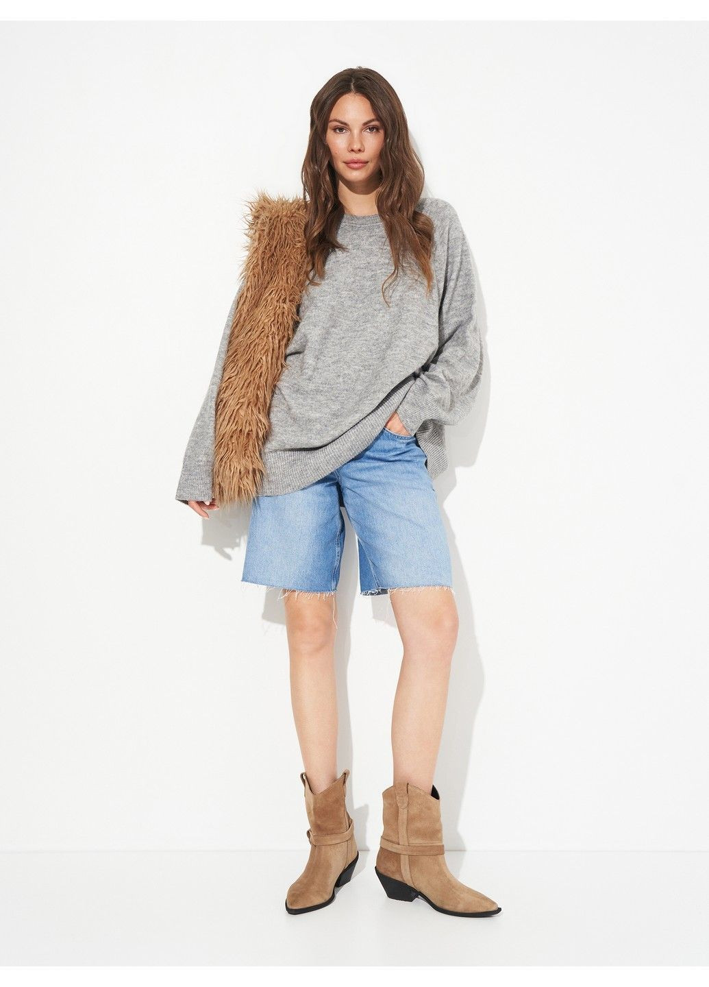 Сірий демісезонний светр C&A