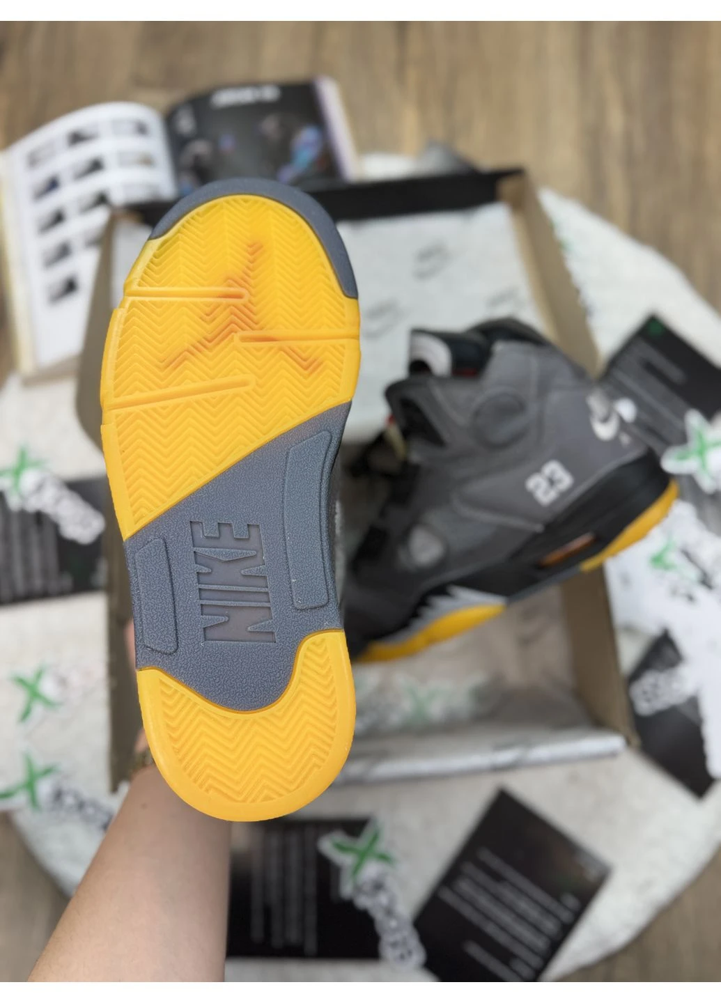 Білі кросівки чоловічі nike air jordan 5 retro muslin найк аір джордан білі демісезон No Brand
