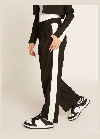 Черный демисезонный костюм для девочки tob002-tob004 короткий жакет + брюки-палаццо черный с белым (италия) брючный To Be Too