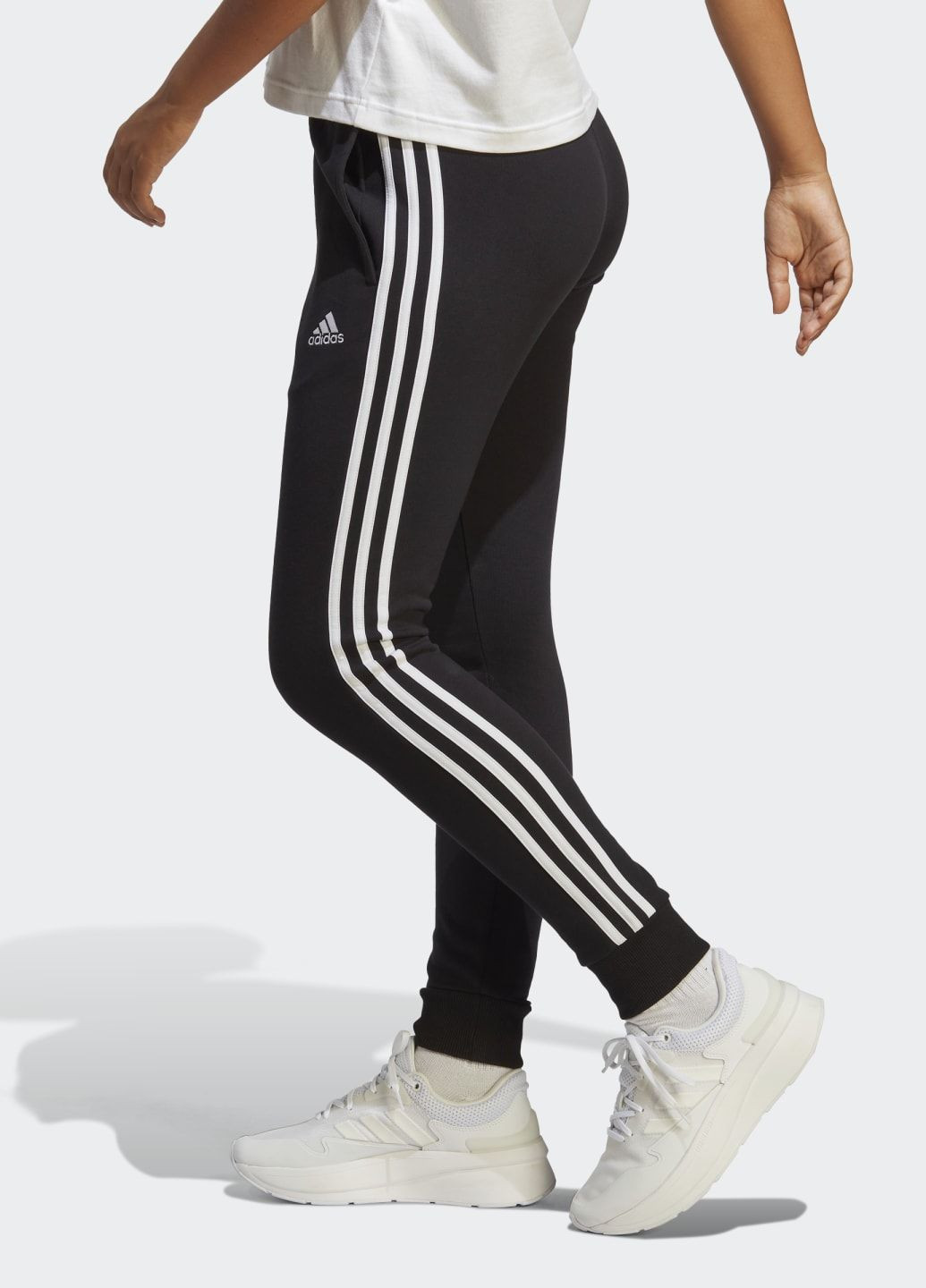Штани Essentials 3-Stripes French Terry Cuffed adidas (259728651)