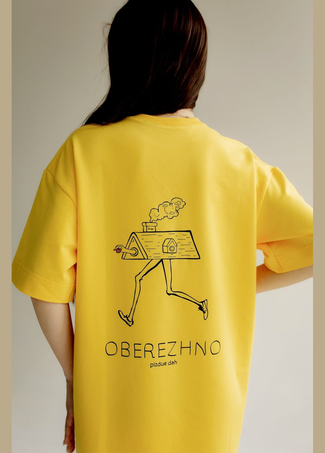Оверсайз футболка чимчикує дах жовта nadiupishou (337990772)