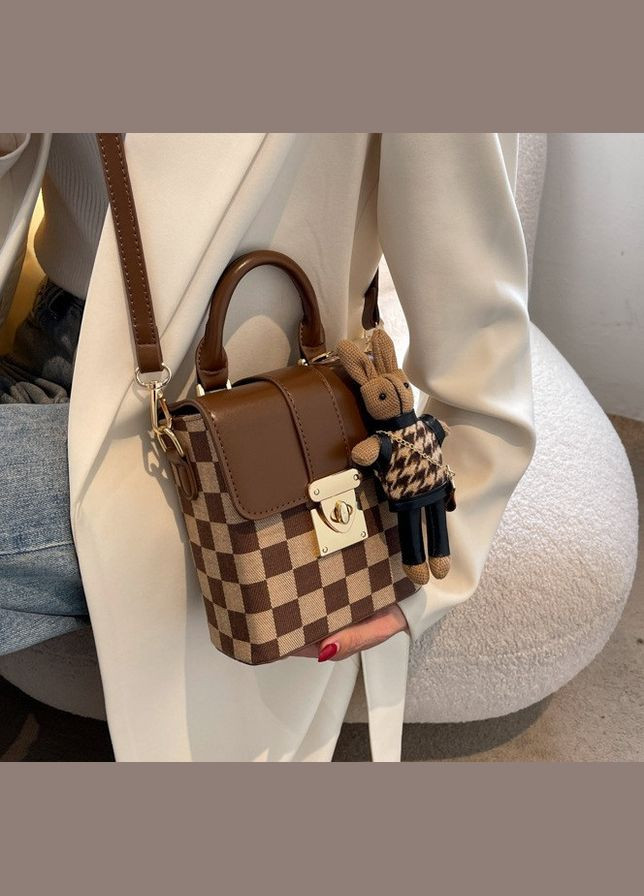 Детская мини сумочка на плечо с зайцем брелоком, маленькая сумка для девочек с кроликом. No Brand (334730370)