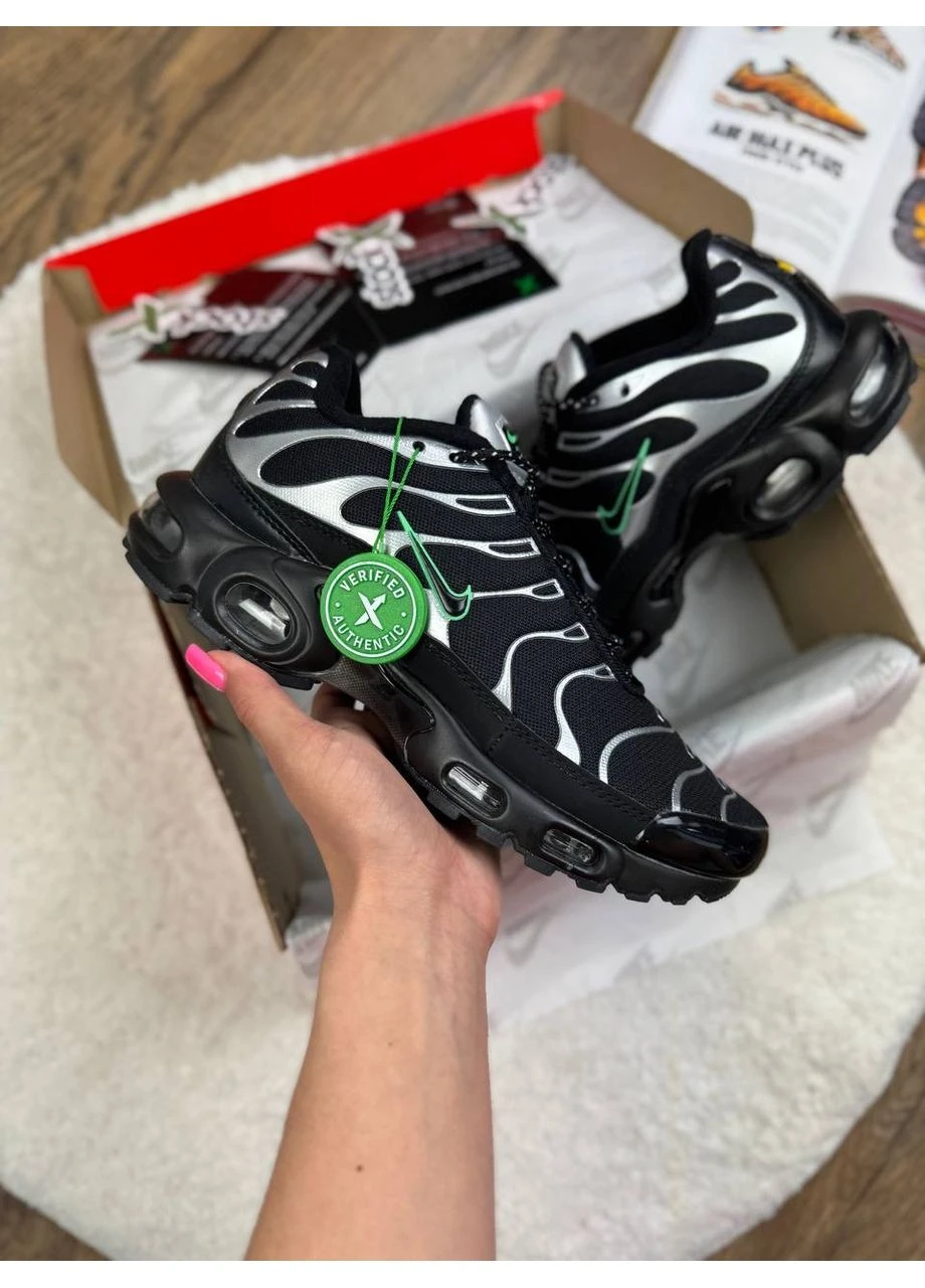 Черные демисезонные кроссовки мужские nike air max plus tn black silver green найк аир макс тн плюс черные No Brand