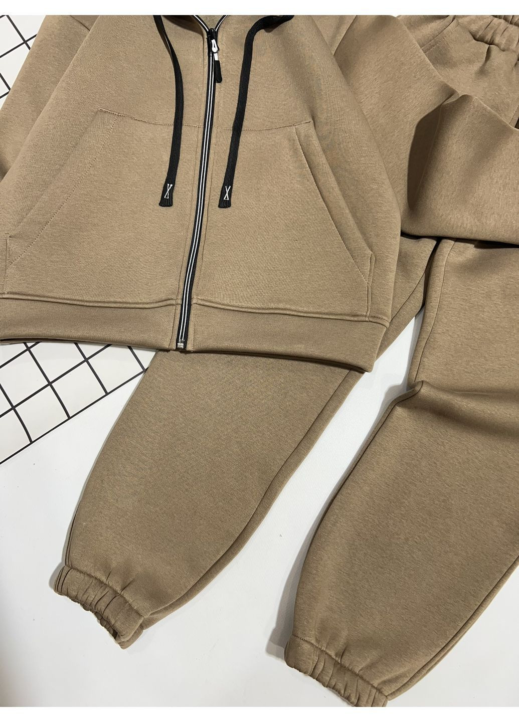 Світло-коричневий костюм 2ка (кофта на блискавці +джоггери) No Brand