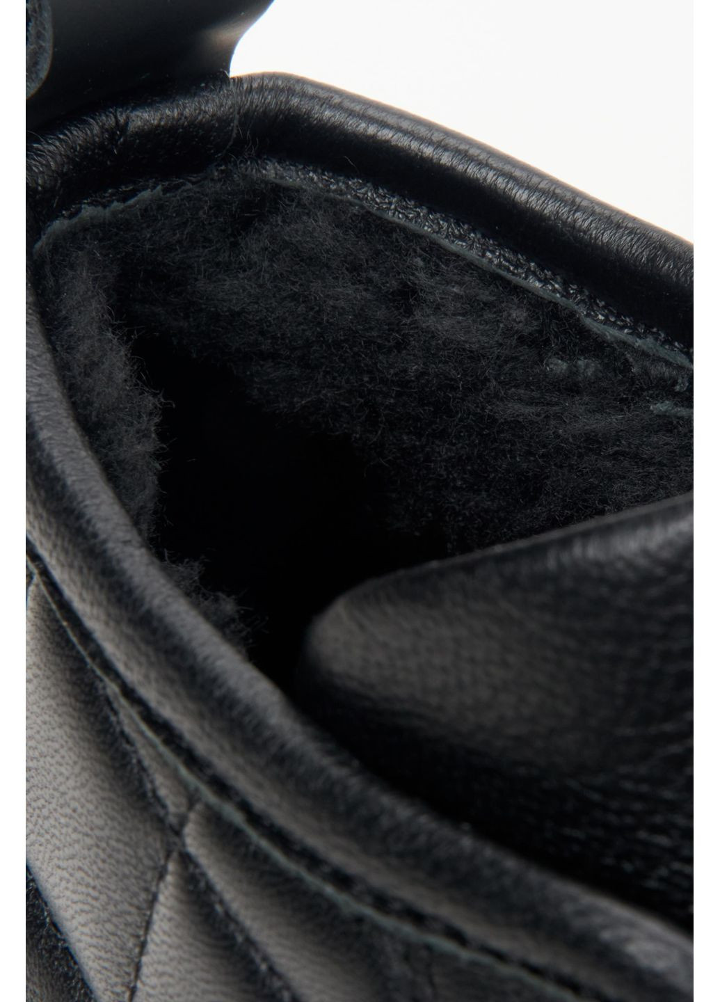 Черные зимние ботинки, цвет черный Estro