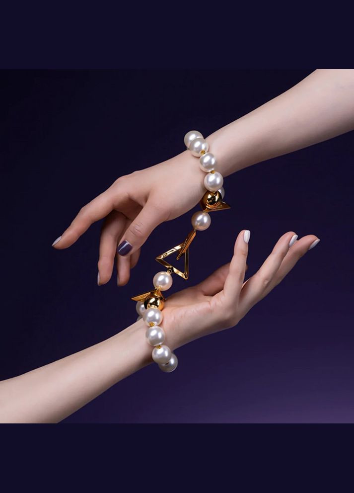 Білий демісезонний наручники-браслети із позолотою moist eyes перлинні UPKO