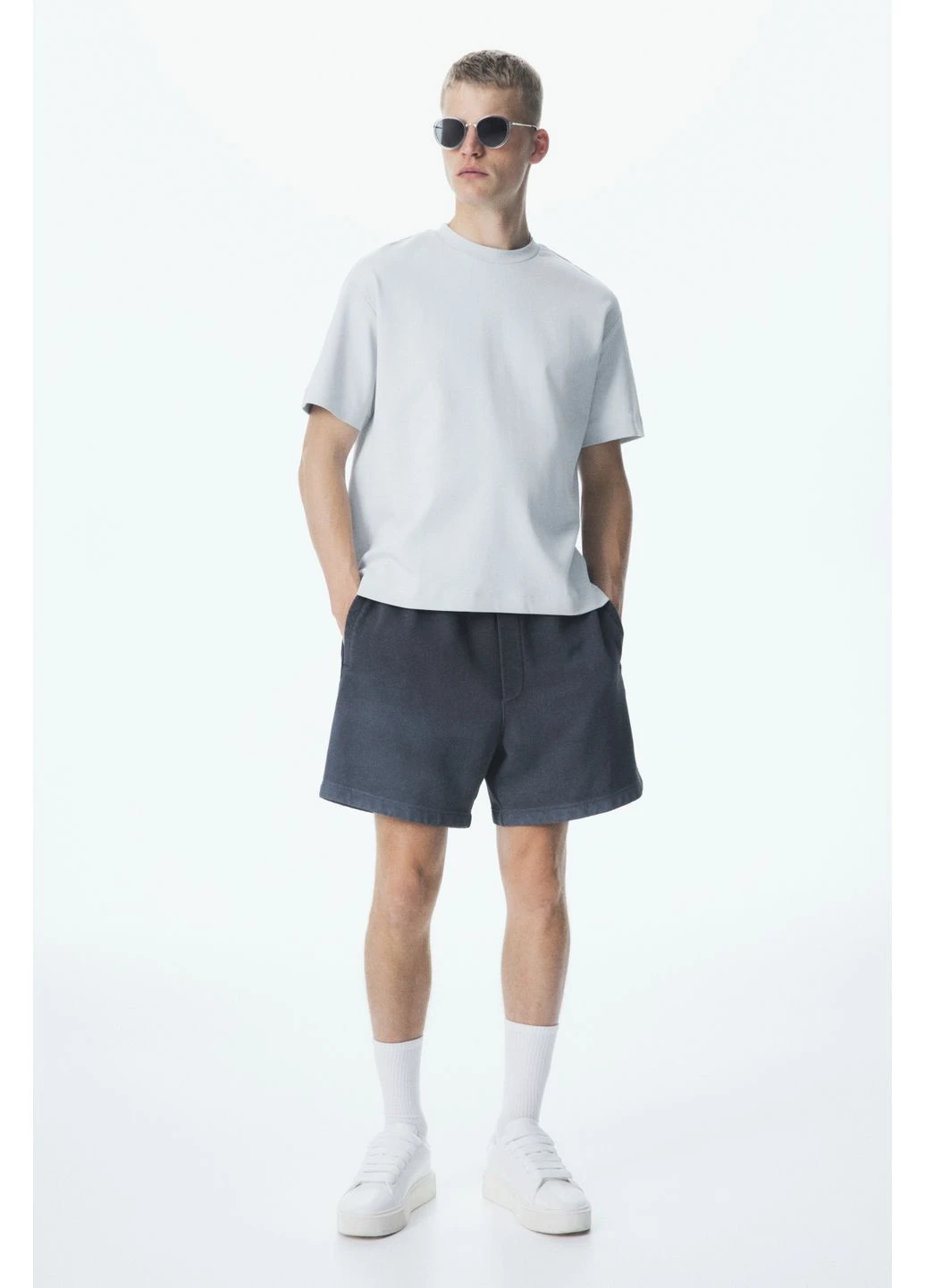 Светло-серая футболка H&M