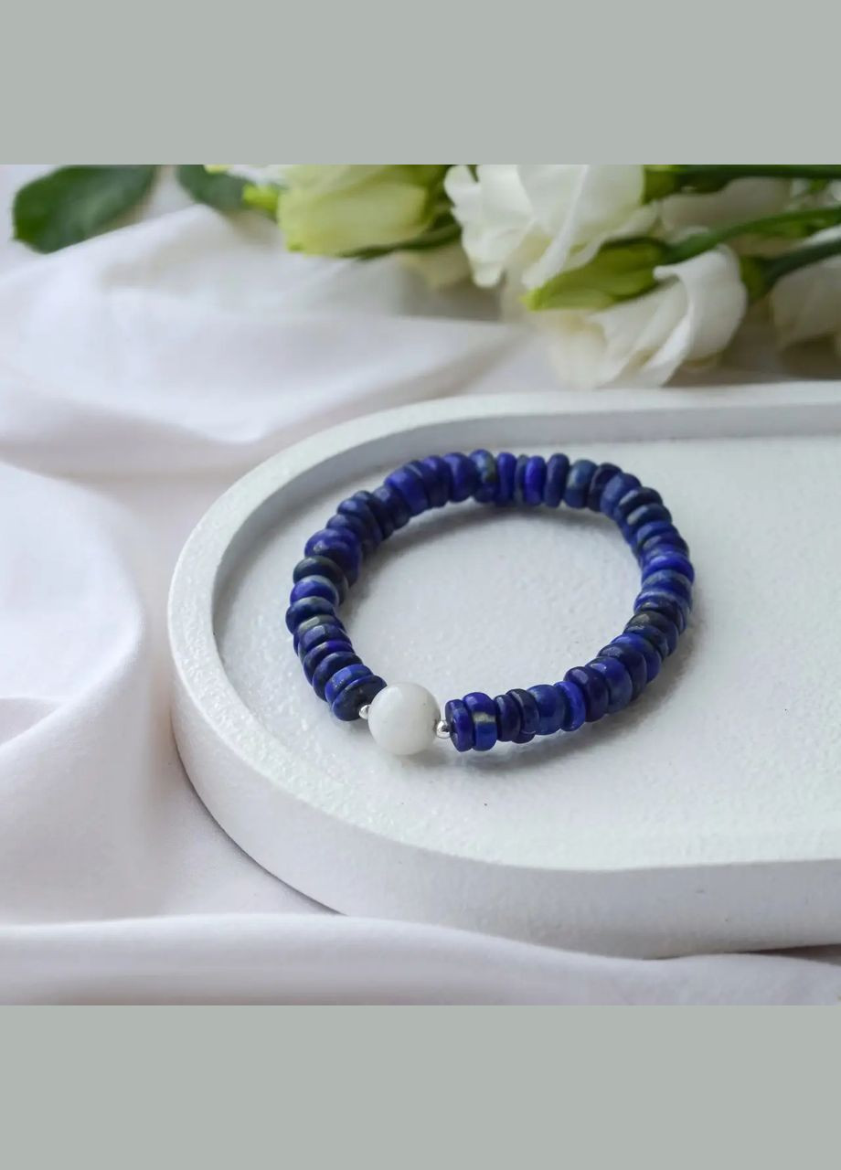 Браслет натуральний камінь Лазуріт зі вставкою Адуляр, фур-ра гіп-ний сплав кольору Родій d-8х3мм+- обхват 18см No Brand браслет (302319013)