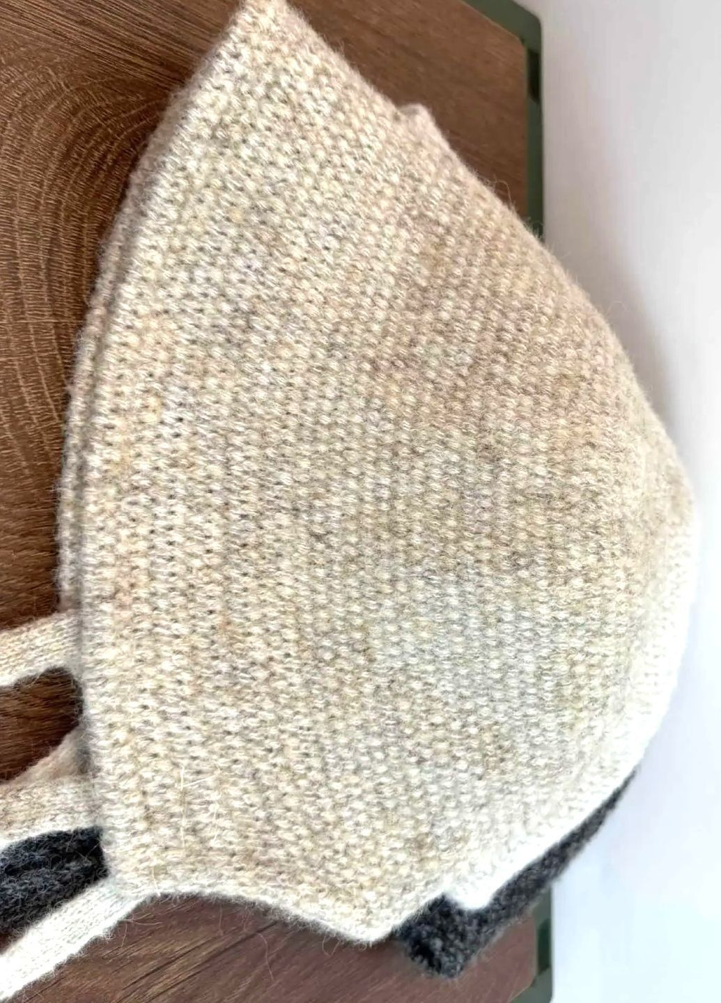 Жіночий Зимовий Капелюх Капор В'язана Тепла Шапка Капор на Зав'язках з М'якої Пряжі Модний Головний Убір на Зиму 2025 No Brand в'язана шапка капор з зав'язками (366453917)