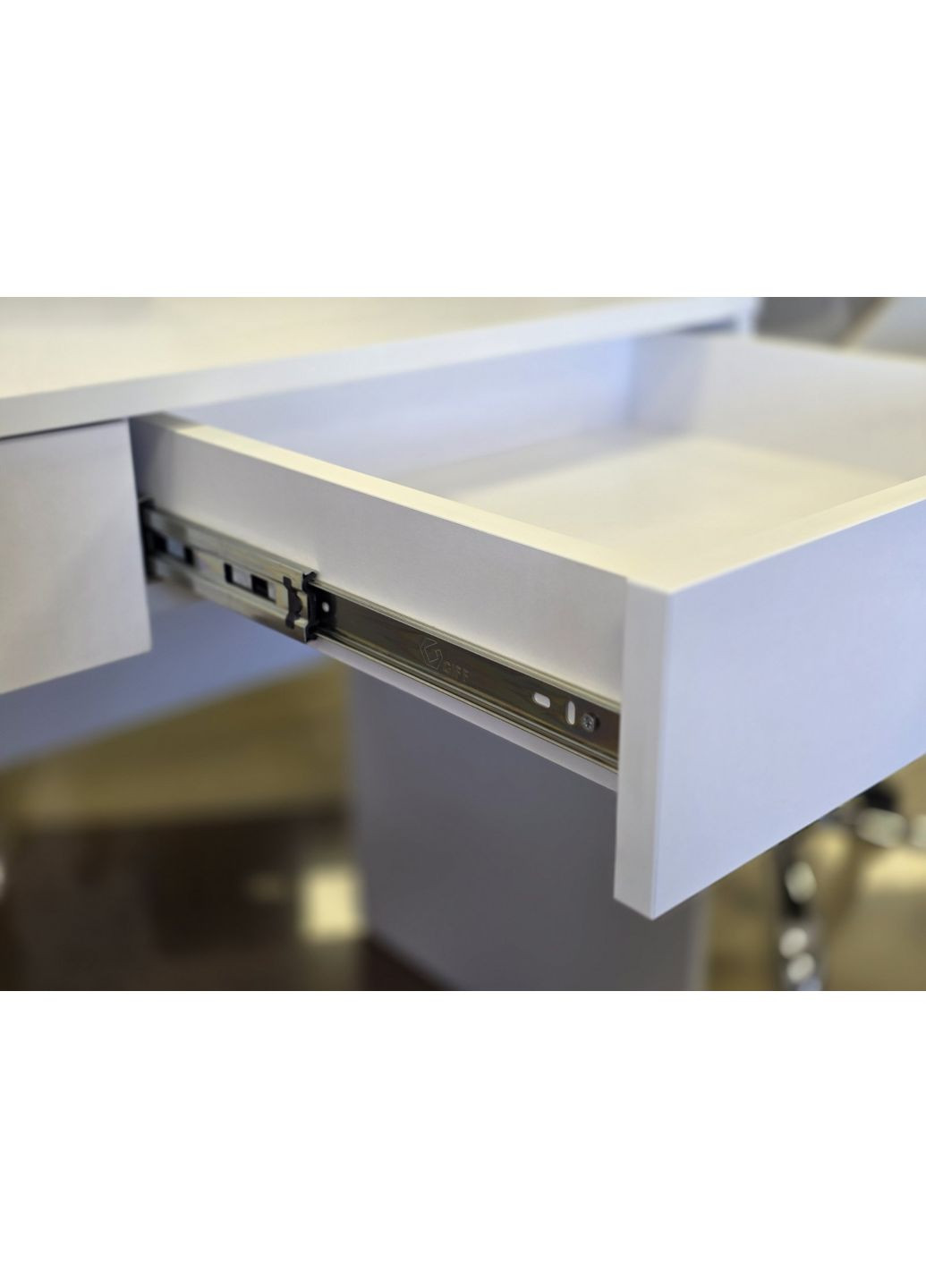 Комп'ютерний стіл YOUNG B 100х50 Білий Intarsio (372178907)